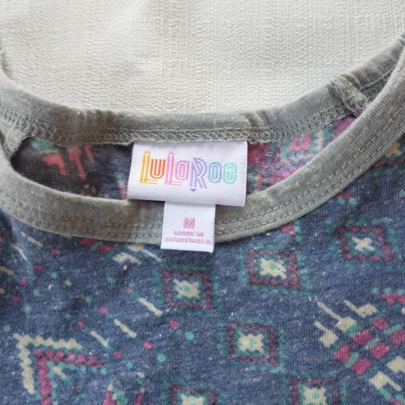 LuLaRoe top size M - Picture 6 of 9